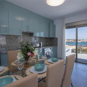 5 Beachfront By Holidays Apartment